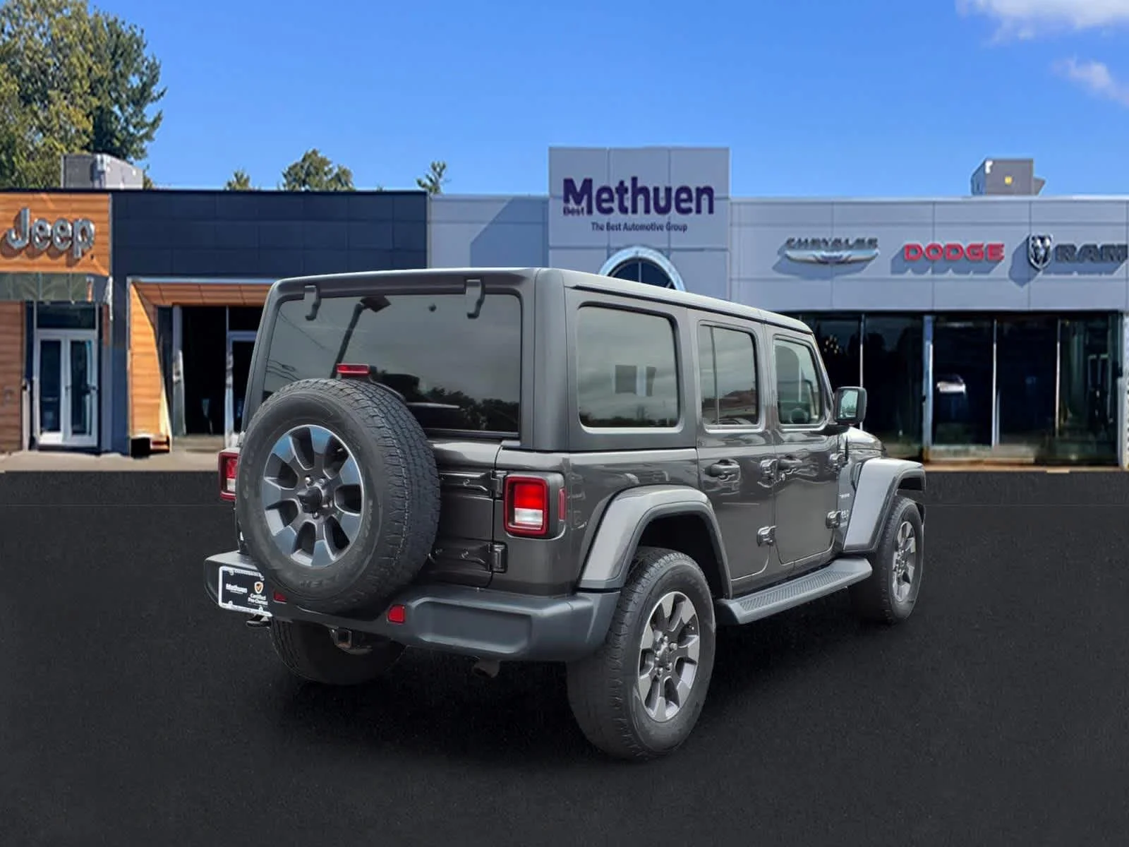 Used 2020 Granite Crystal Metallic Clearcoat Jeep Sahara image 3