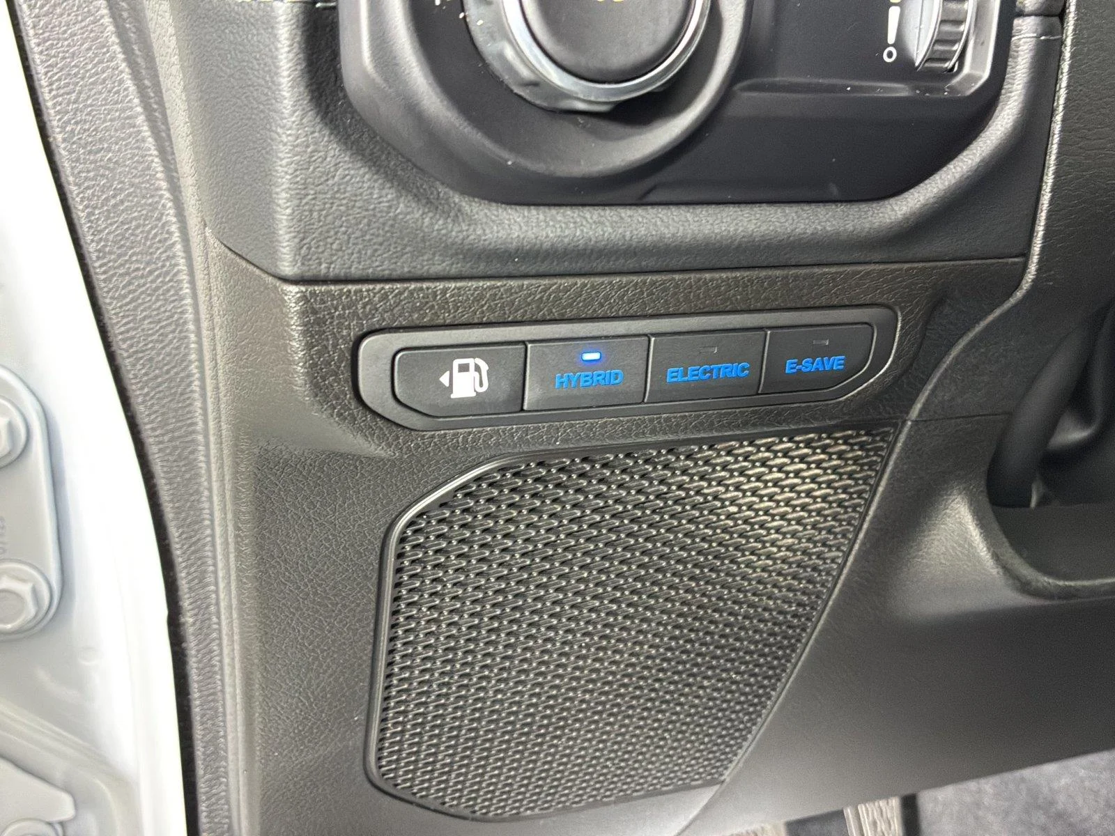 Used 2024 Bright White Clearcoat Jeep Rubicon X image 28