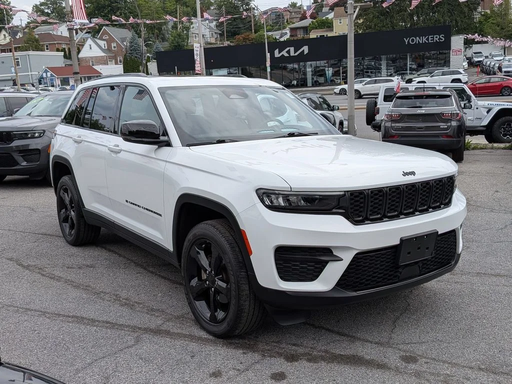 Used 2023 White Jeep Altitude X image 4