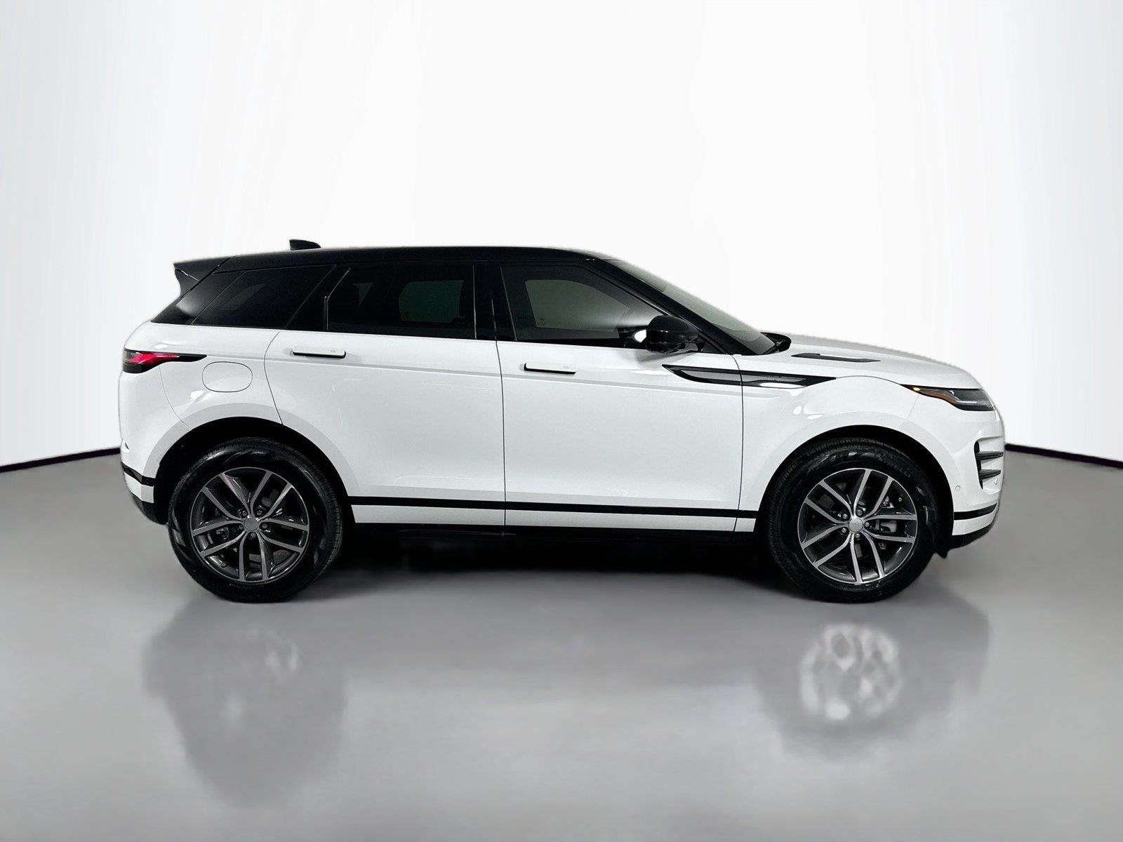 Certified Used 2026 Fuji White Land Rover Dynamic SE image 4