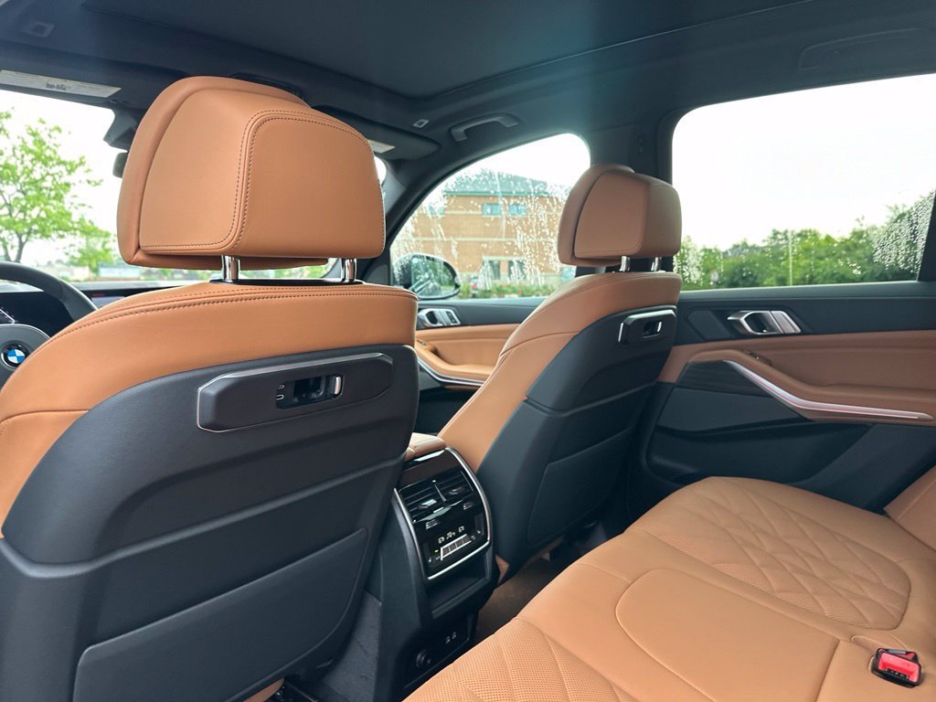 New 2026 Carbon Black Metallic BMW xDrive40i image 22