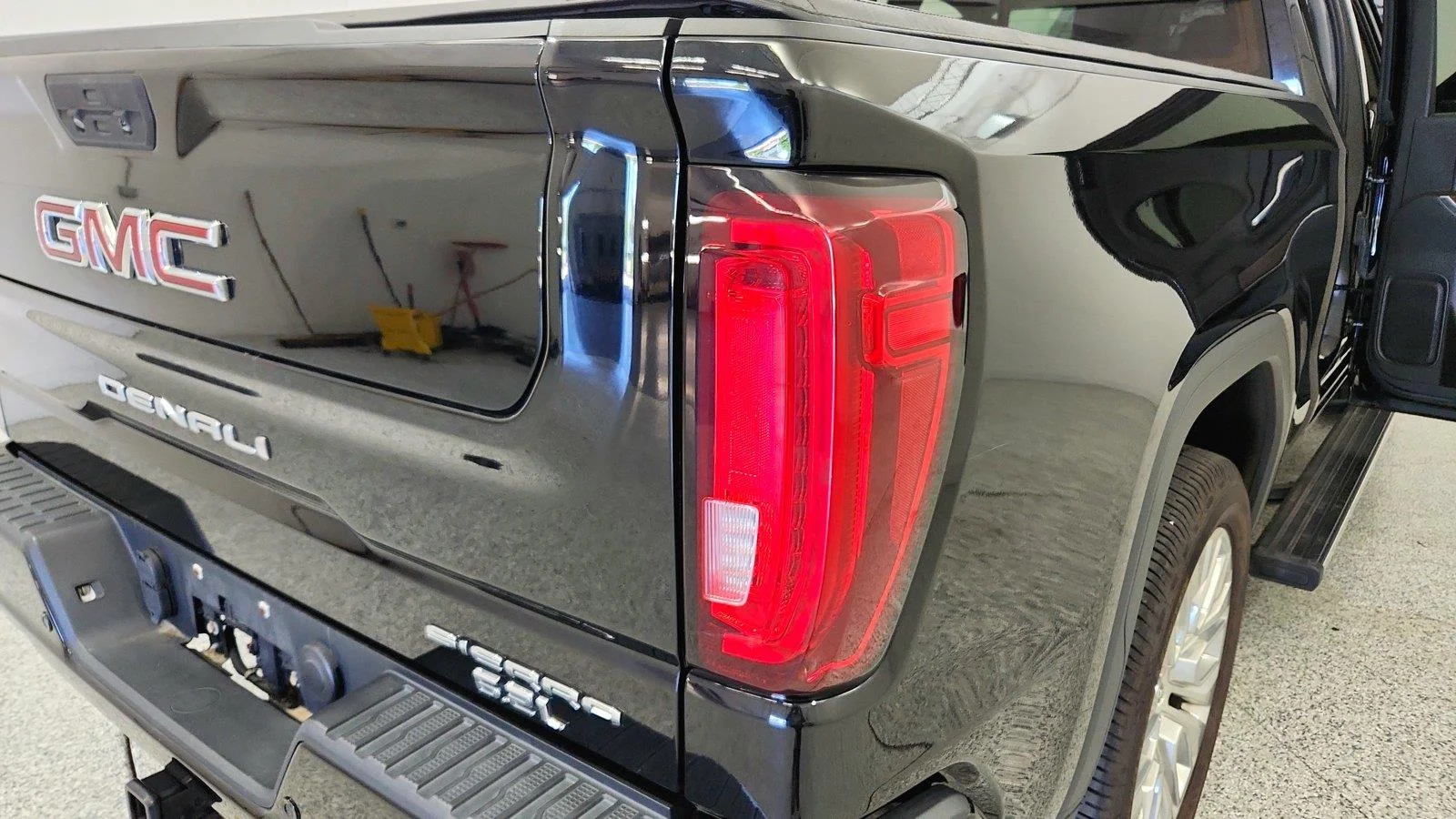 Used 2019 ONYX BLACK GMC Denali image 35
