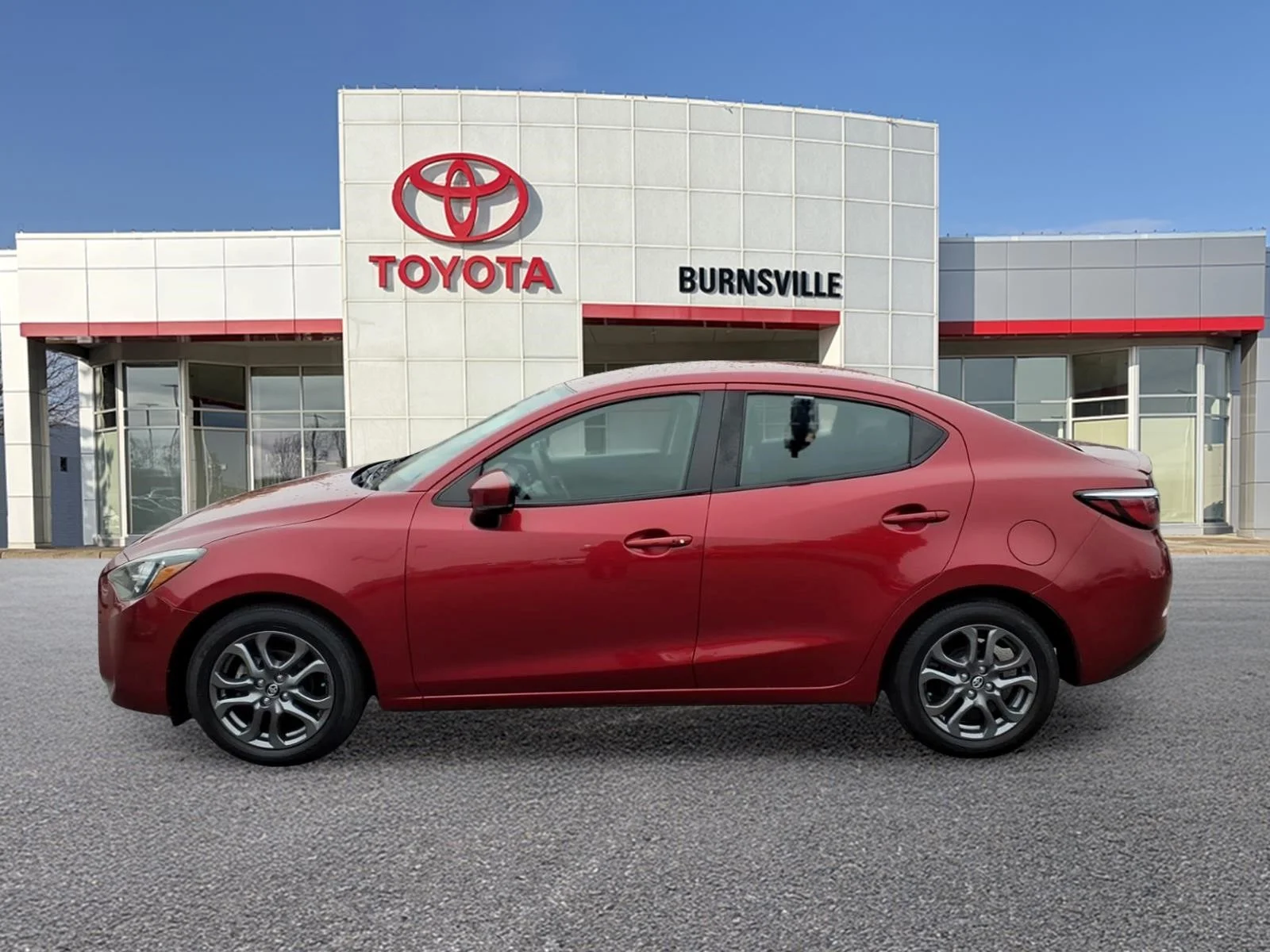 Certified Used 2020  Toyota LE image 7