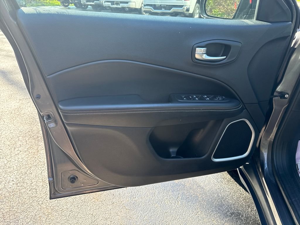 Used 2019 Gray Jeep Latitude image 10