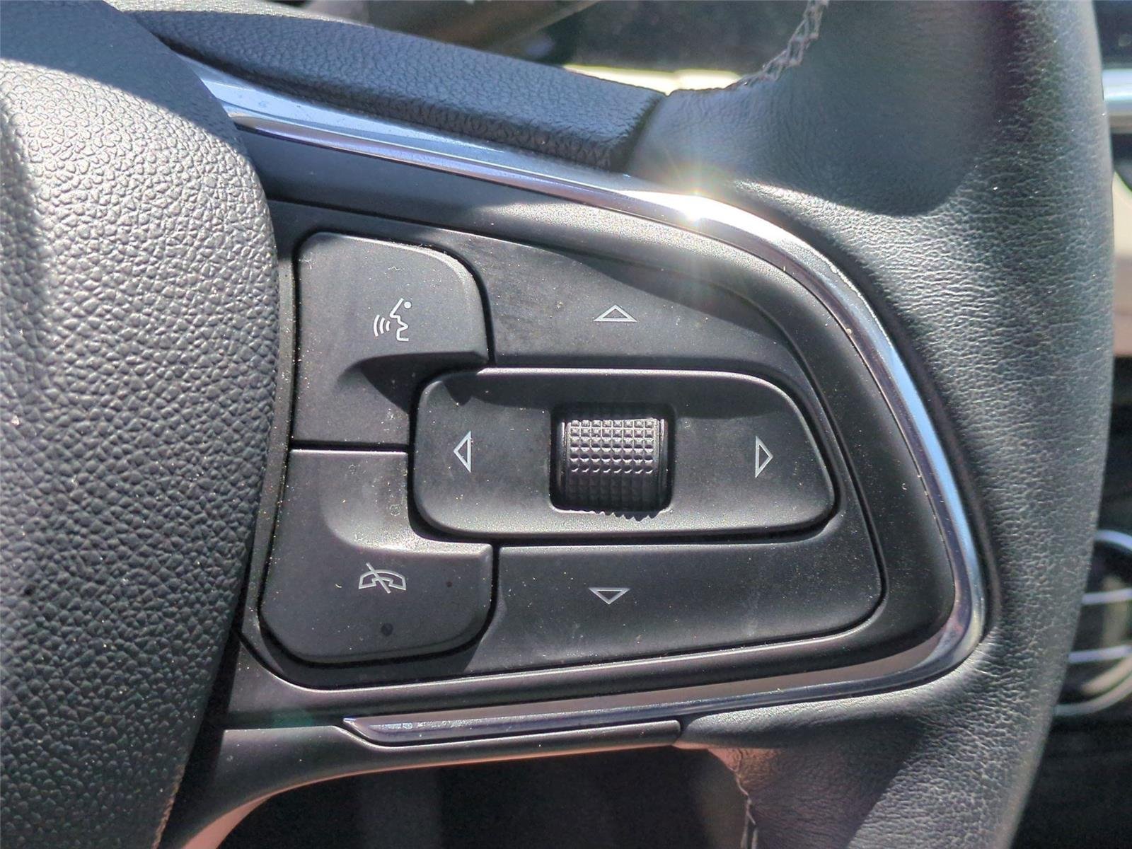 Used 2023 Summit White Buick Select image 20