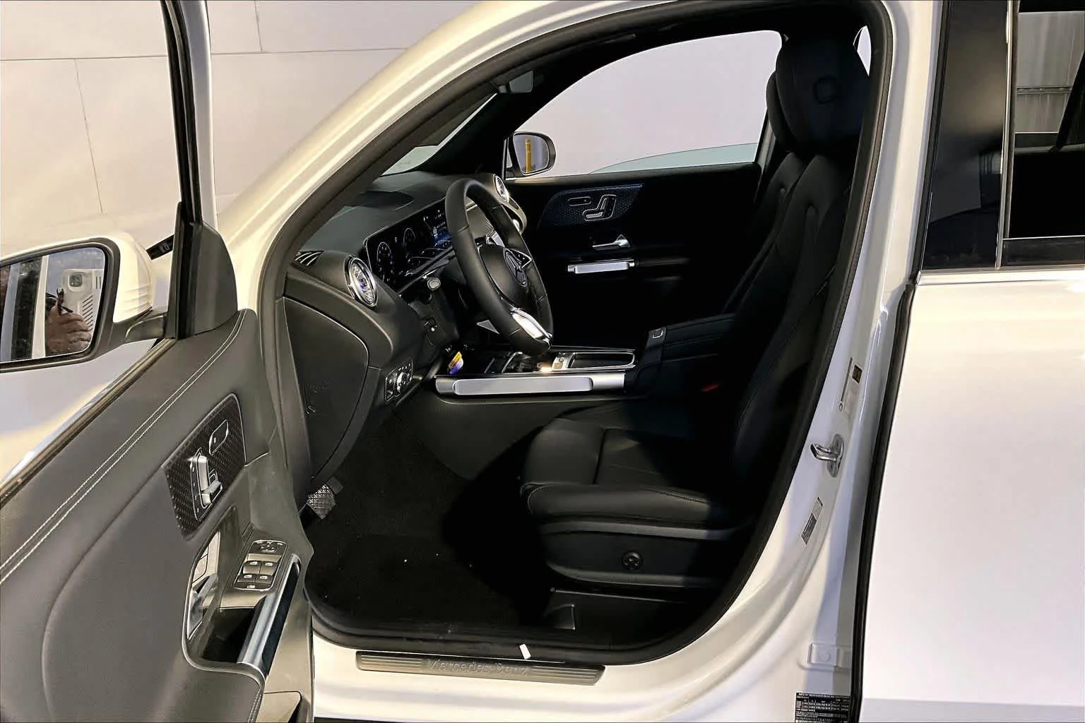 New 2026 Polar White Mercedes-Benz GLB 250 image 13