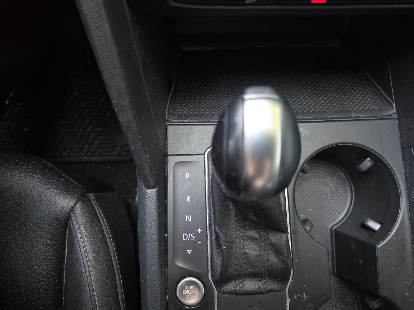 Used 2019 Deep Black Pearl Volkswagen 3.6L V6 SE image 49