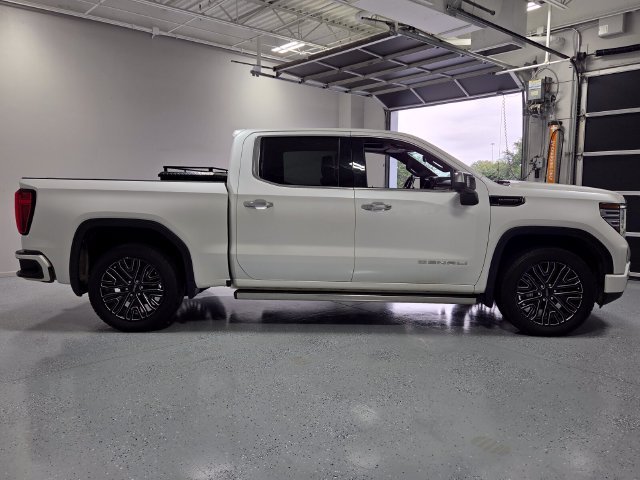 Used 2022 White GMC Denali Ultimate image 12