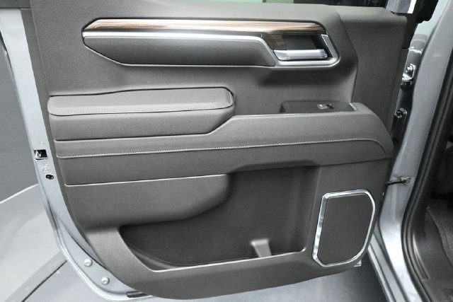New 2026 Sterling Gray Metallic Chevrolet LT image 22