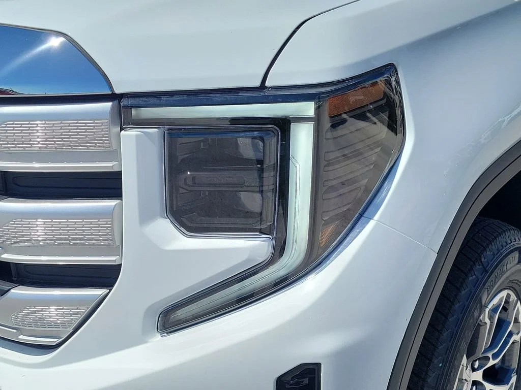 New 2026 Summit White GMC SLE image 27