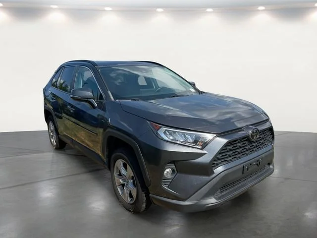 Used 2019 Gray Toyota XLE image 7