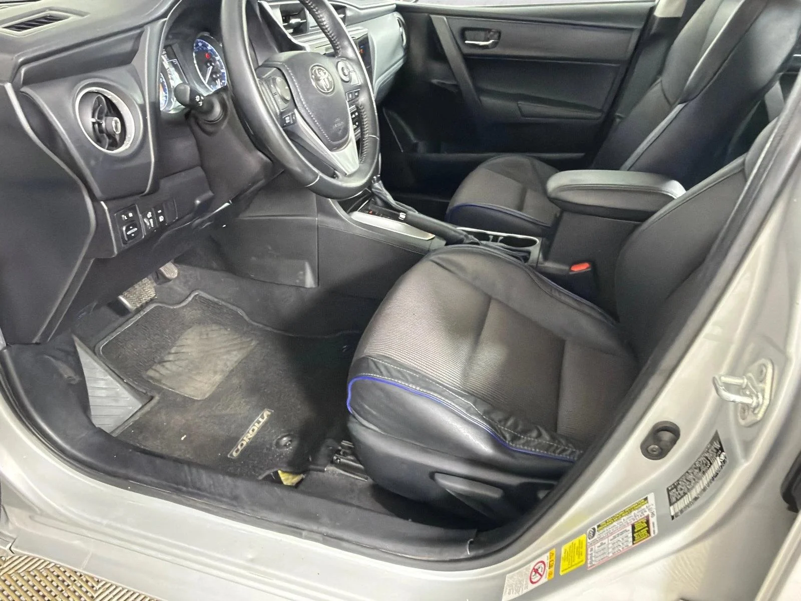 Used 2019 Classic Silver Metallic Toyota SE image 9