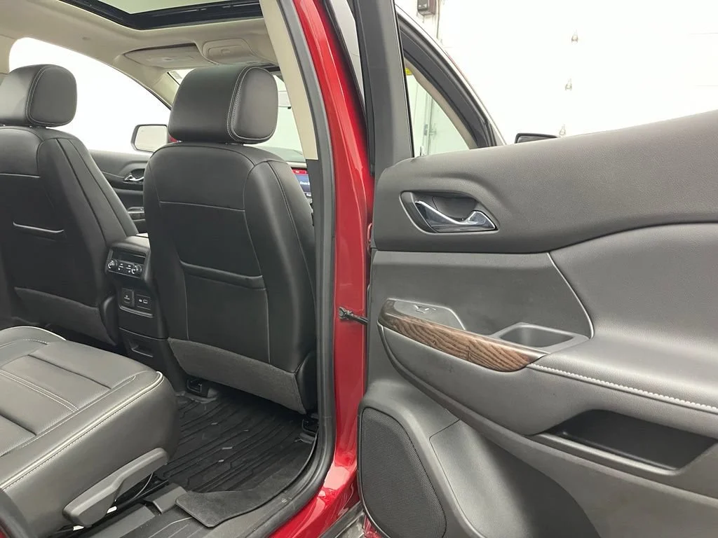 Used 2021 CAYENNE RED TINTCOAT GMC Denali image 38