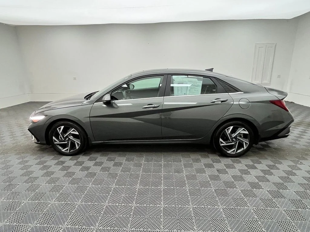 Used 2024 Gray Hyundai SEL image 12