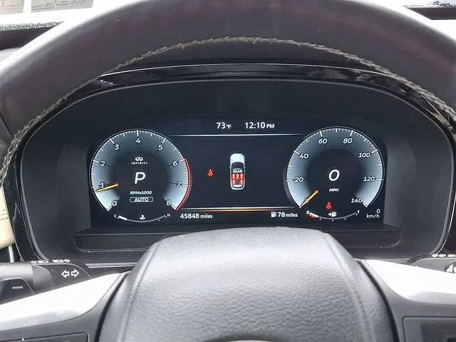 Used 2025 White INFINITI Sensory image 23