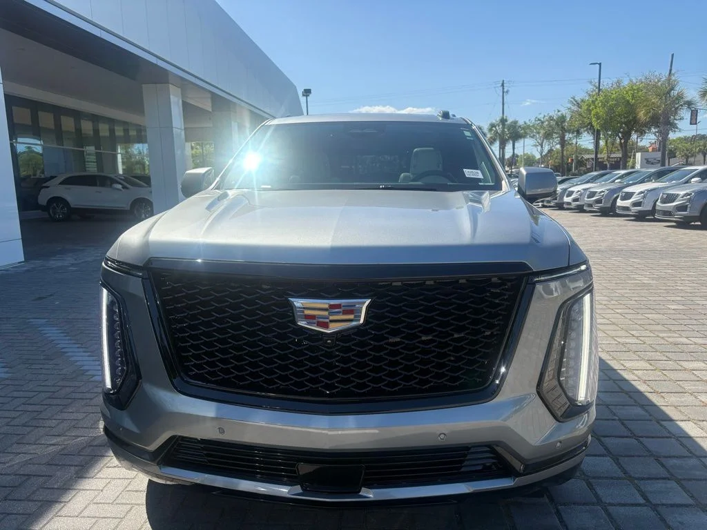 Used 2025 Silver Cadillac Sport Platinum image 4