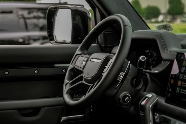 2025 Land Rover Defender V8 - Photo 18