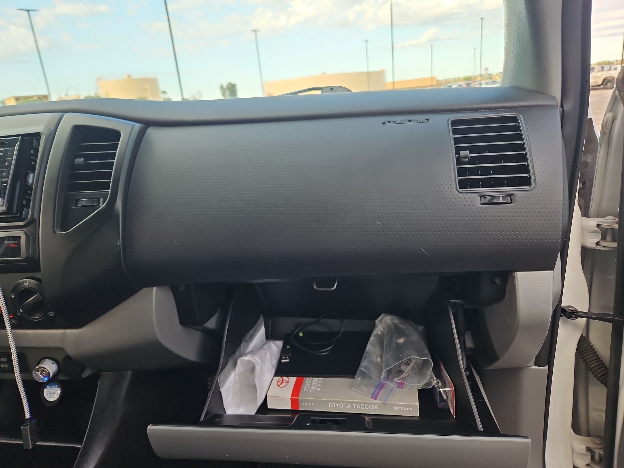 Used 2015 White Toyota BASE image 28