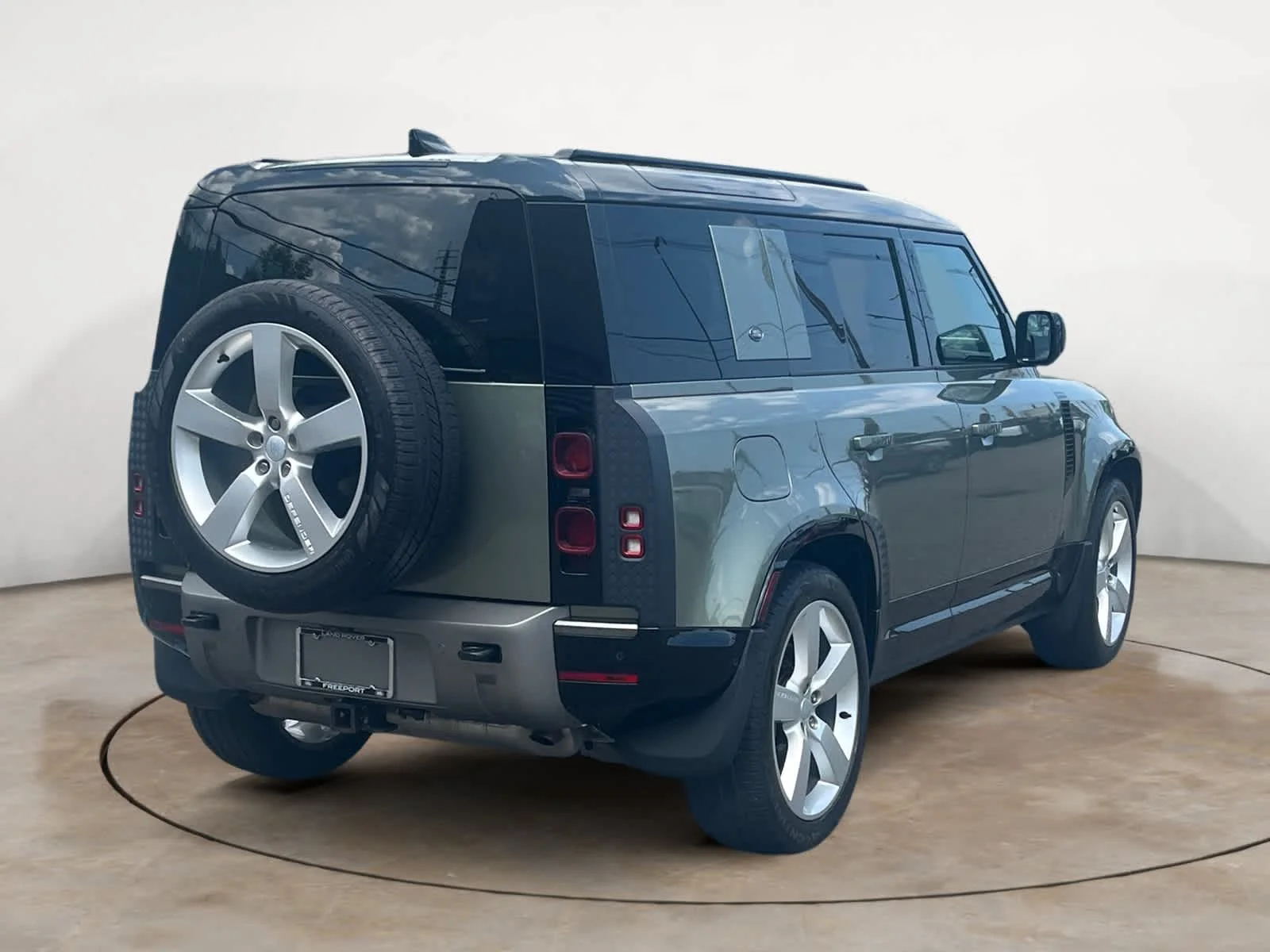 Certified Used 2024 Pangea Green Metallic Land Rover X-Dynamic SE image 5