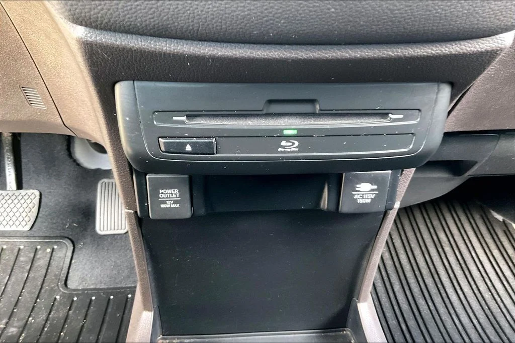 Used 2019 White Honda Touring image 15