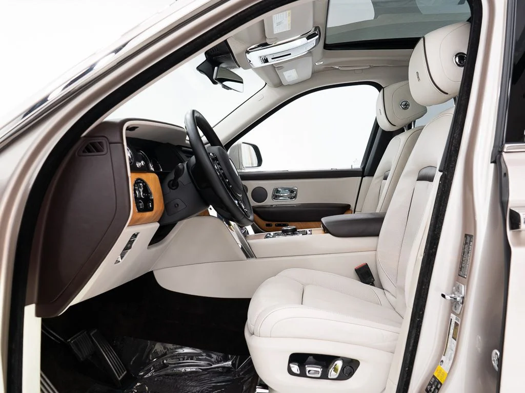 Certified Used 2019 White Sands Rolls-Royce  image 15