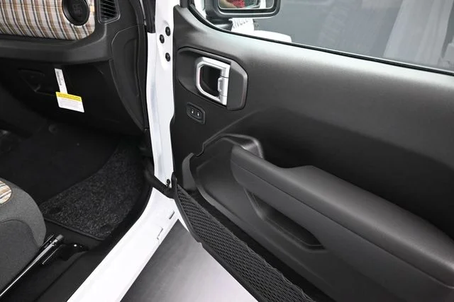 New 2026 Bright White Clear-Coat Exterior Paint Jeep 85th Anniversary Edition image 27