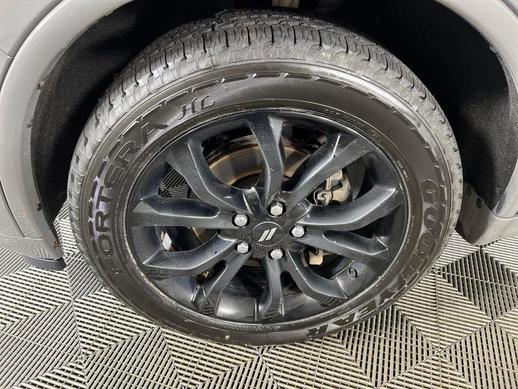 Used 2020 Gray Clearcoat Dodge SXT Plus image 24