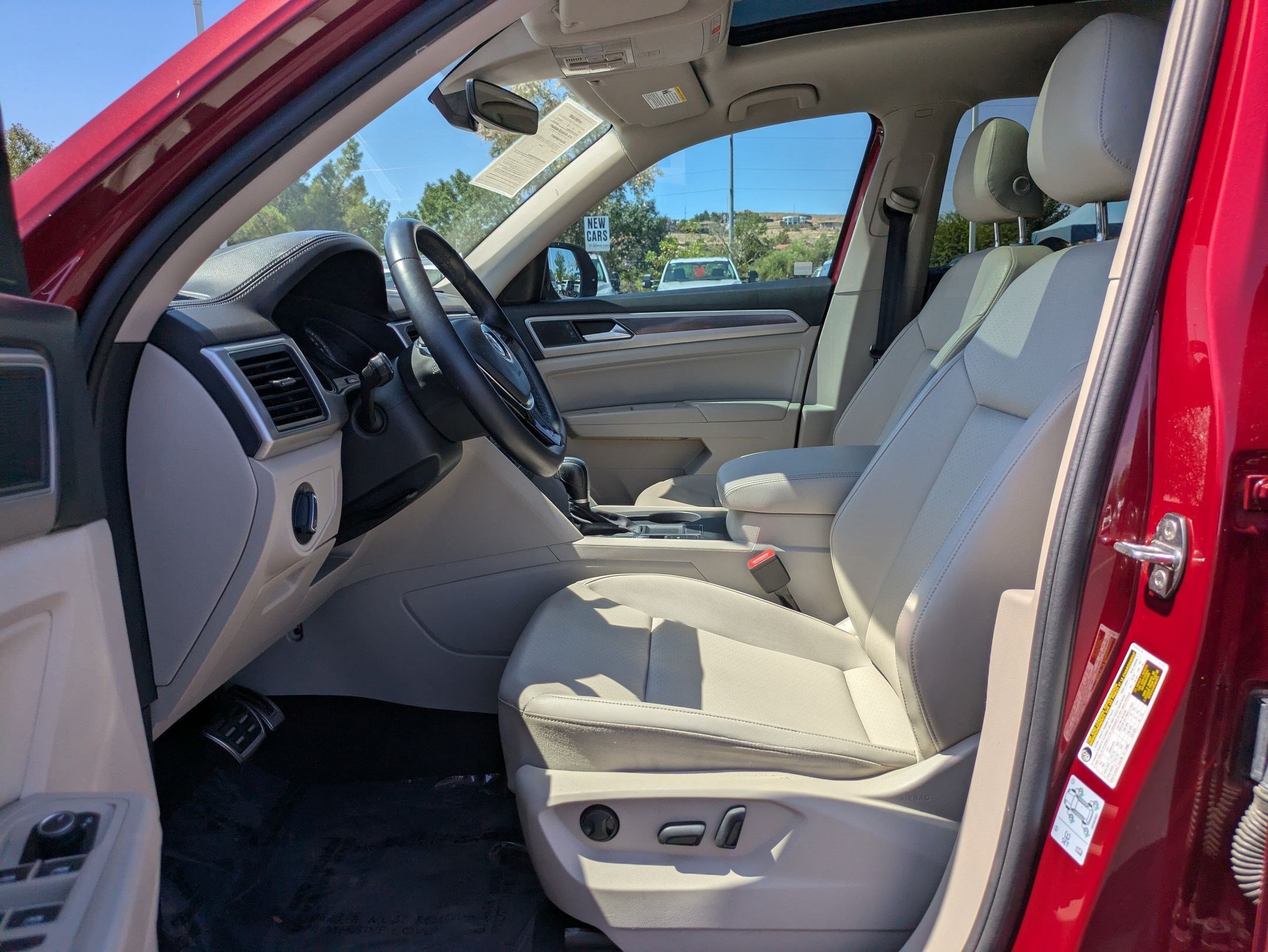 Used 2019 Fortana Red Metallic Volkswagen 3.6L V6 SE w/Technology R-Line image 14