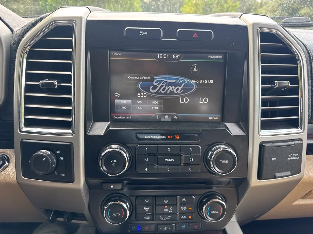 Used 2015 White Ford Lariat image 12
