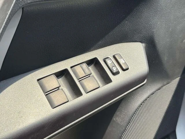 Used 2018 Silver Toyota XLE image 22