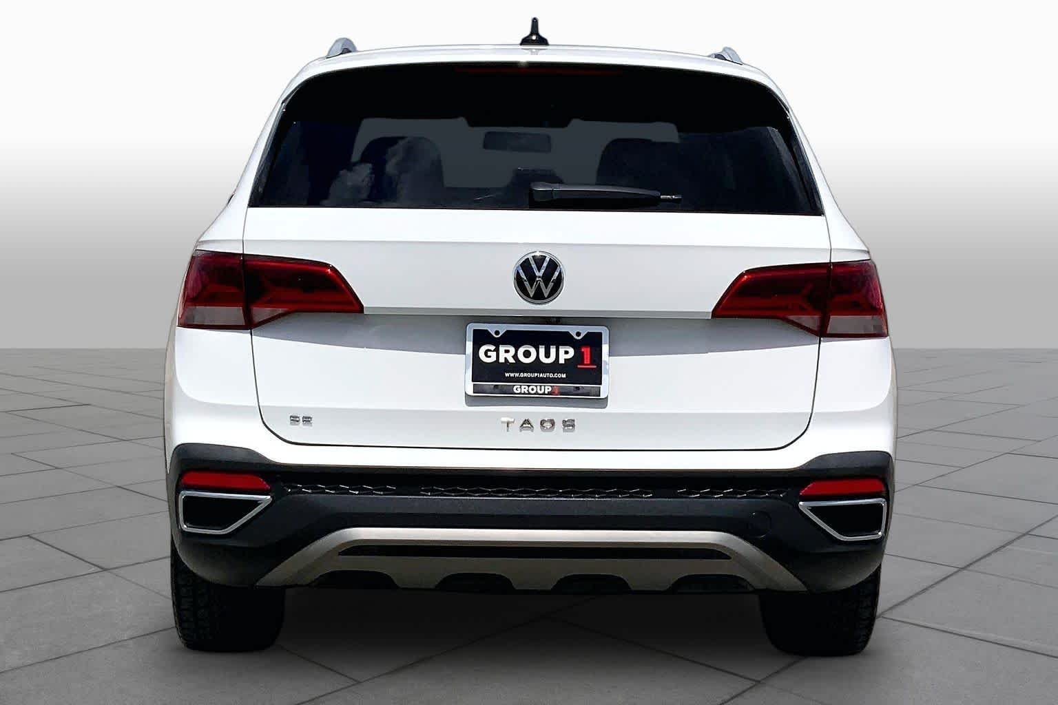 Used 2022 Pure White Volkswagen SE image 5