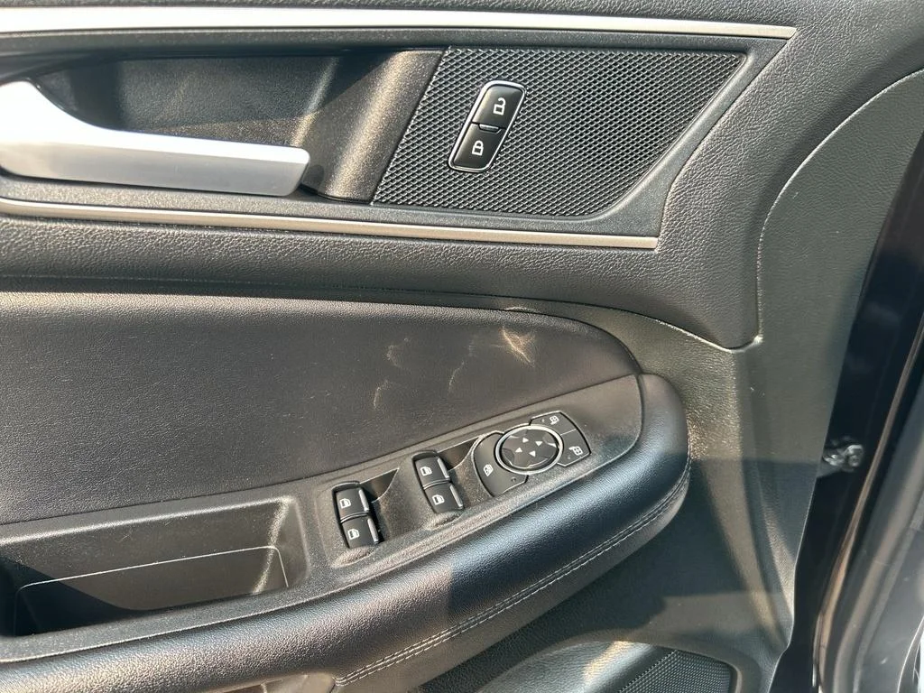 Used 2023 Agate Black Metallic Ford SEL image 7