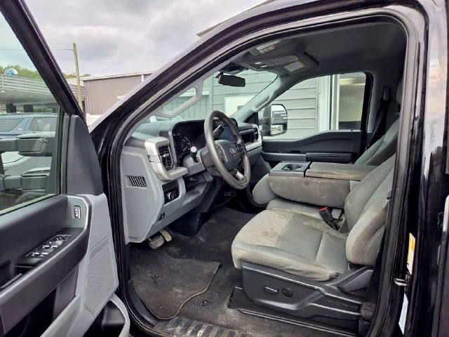 Used 2025 Black Metallic Ford XLT image 5