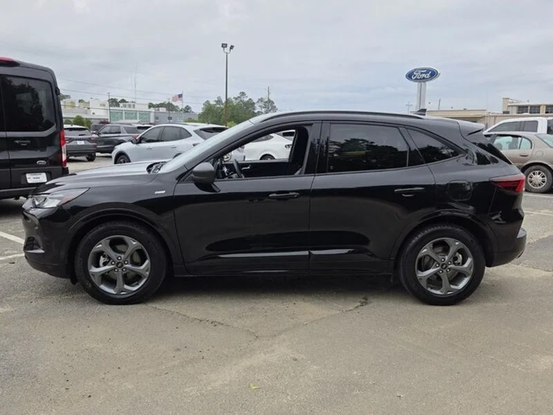Used 2024 Agate Black Metallic Ford ST-Line image 5