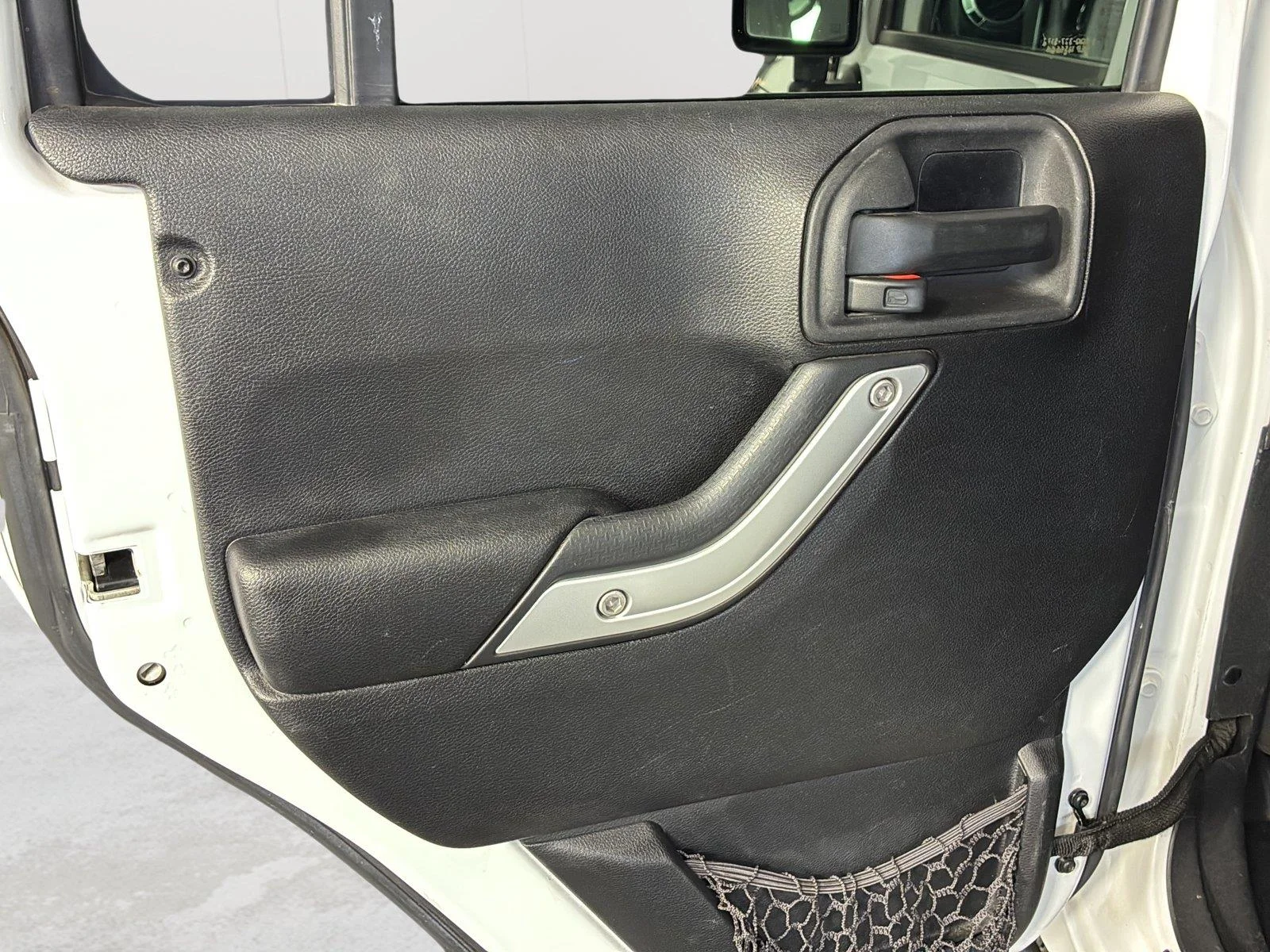 Used 2014 Bright White Clearcoat Jeep Sahara image 23
