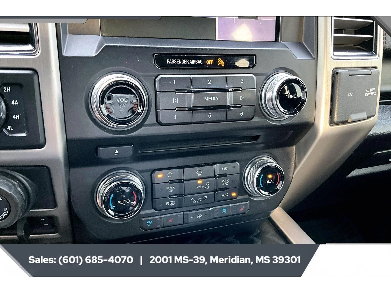 Used 2018 White Platinum Metallic Tri-Coat Ford Platinum image 22
