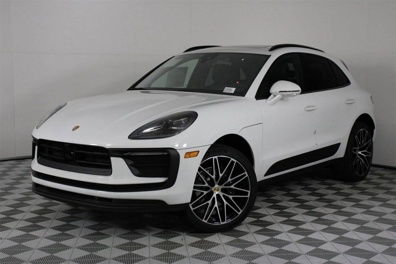 2026 Porsche Macan -'s photo