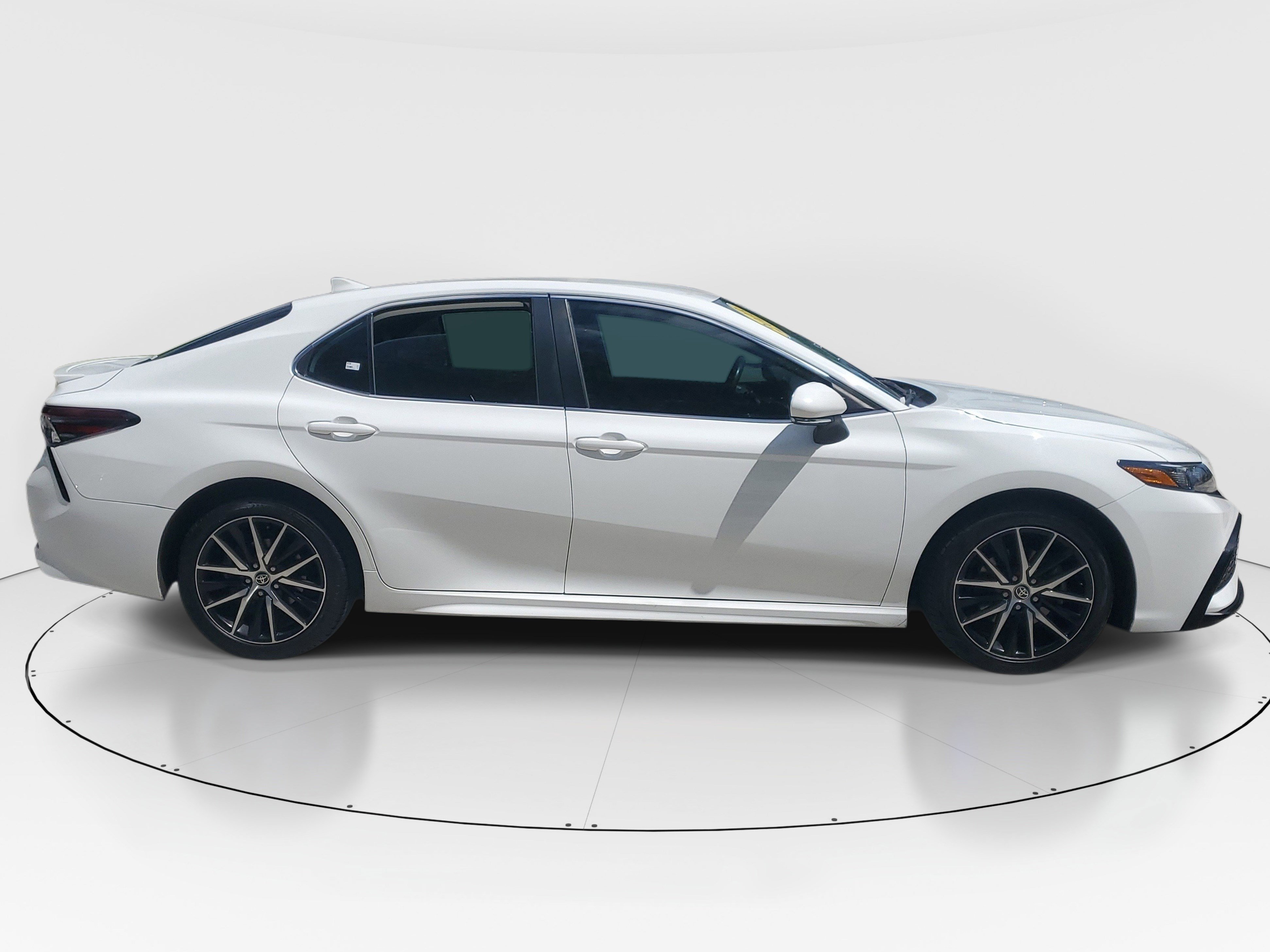 Used 2023 Ice Toyota SE image 2