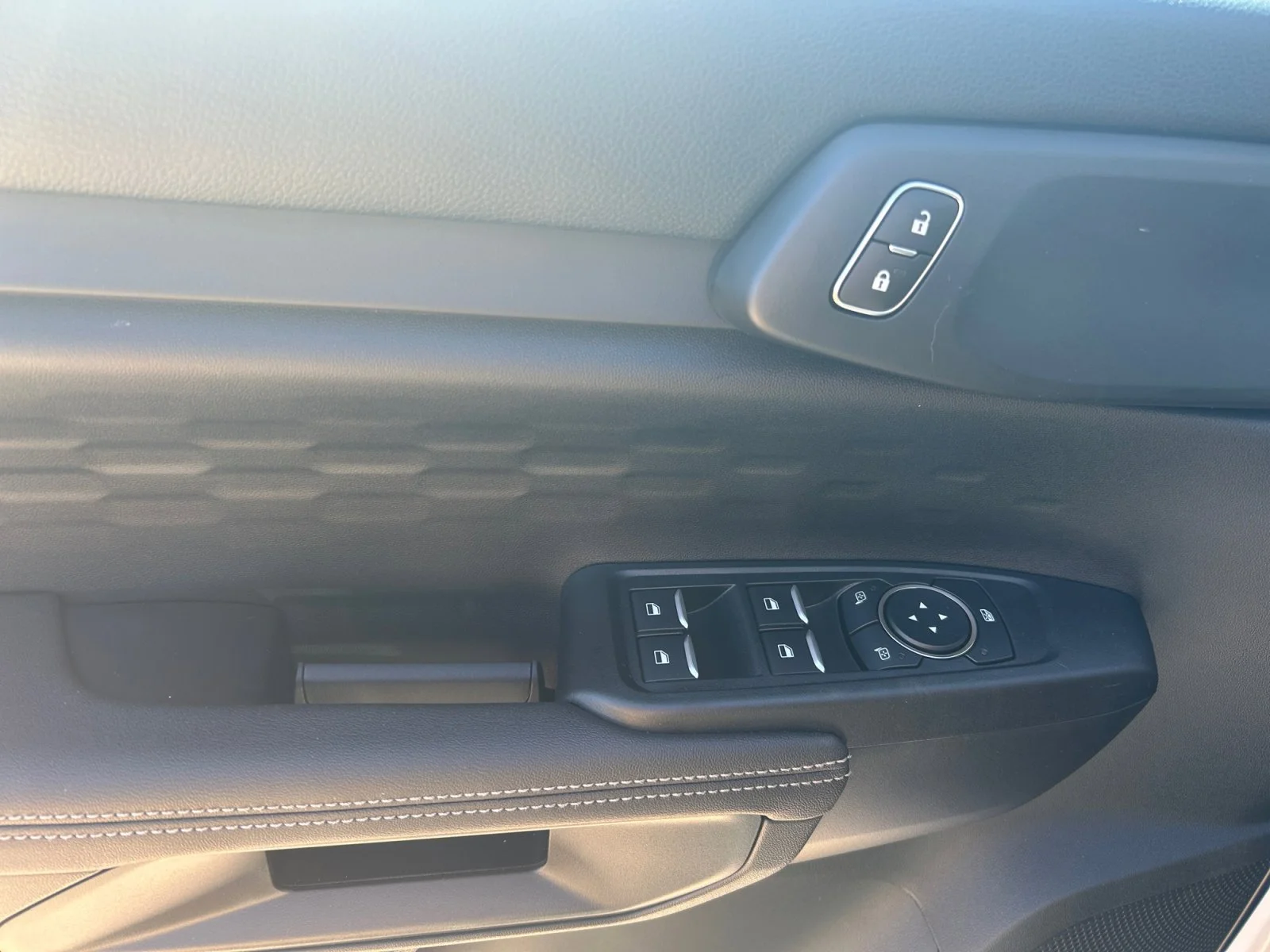 New 2026 Oxford White Ford XLT image 16