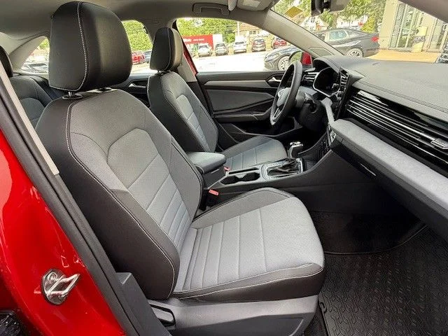 2025 Volkswagen Jetta SE - Photo 16