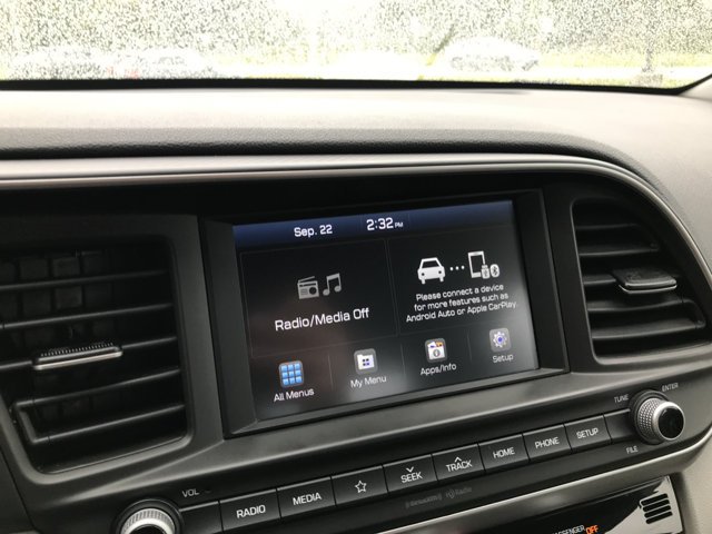Used 2020 Phantom Black Hyundai SEL image 16