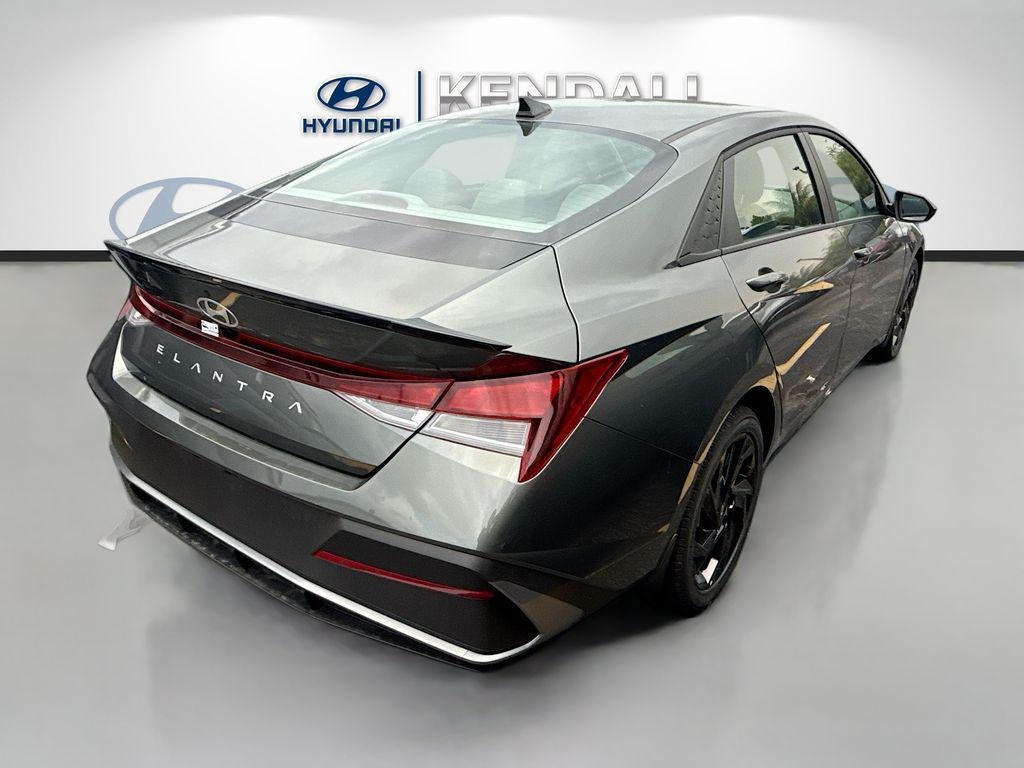 New 2026 Amazon Gray Hyundai SEL Sport image 6