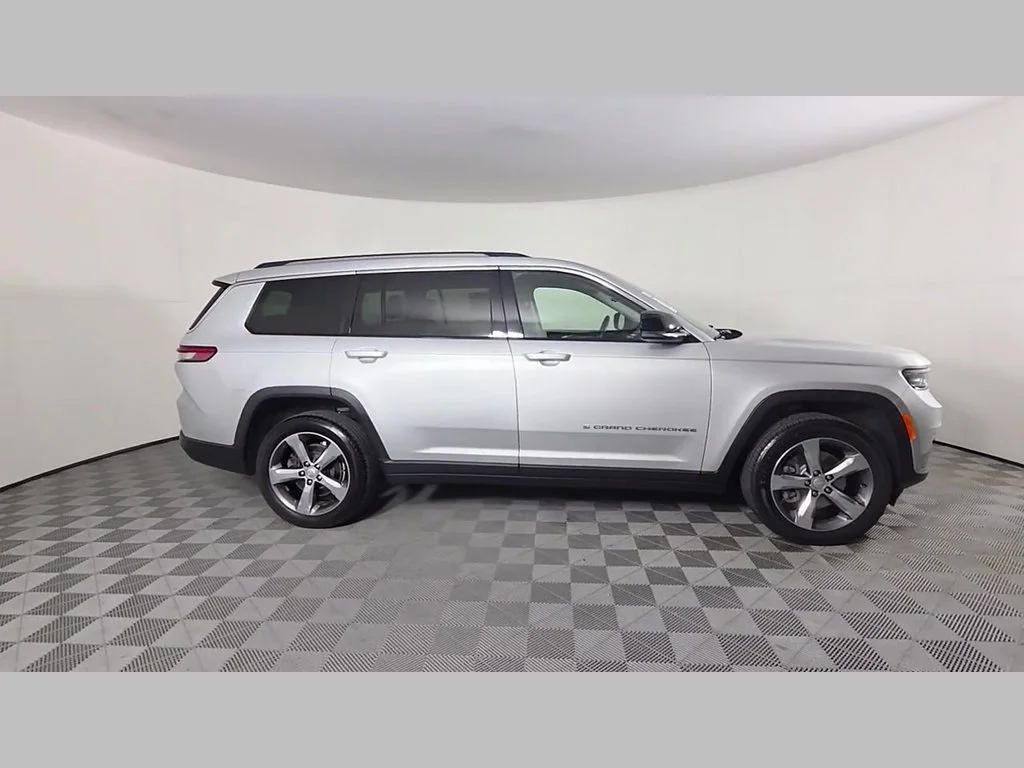 Used 2021 Silver Zynith Jeep Limited image 35