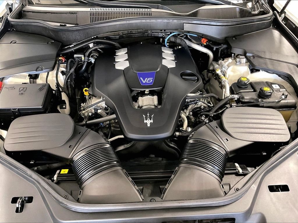 Used 2022 White Maserati Modena image 35