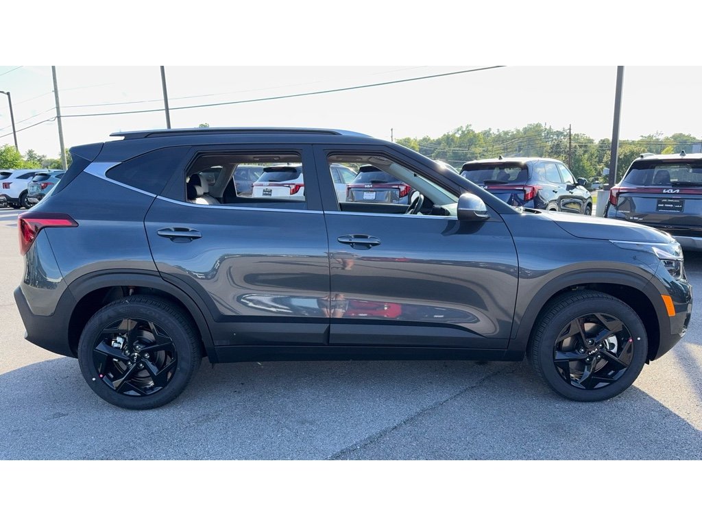 2026 Kia Seltos EX photo 2