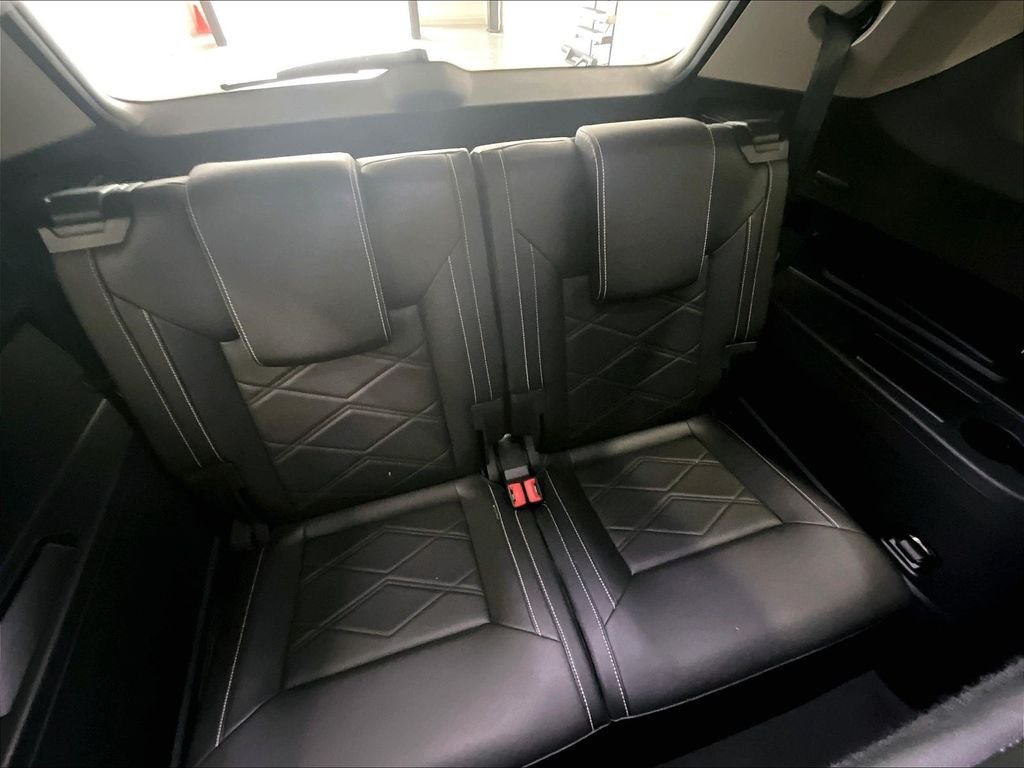 Used 2025 Black Volkswagen 2.0T SE w/Technology image 17