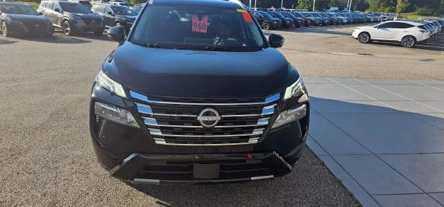 Used 2025 Black Nissan Platinum image 3