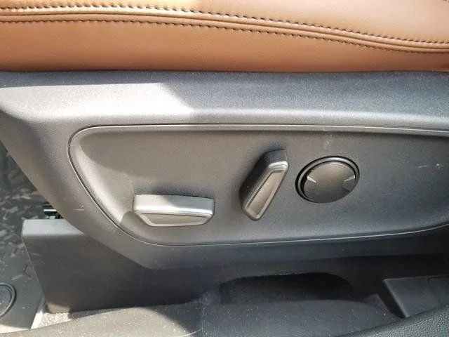 New 2025 Carbonized Gray Metallic Ford Outer Banks® image 19