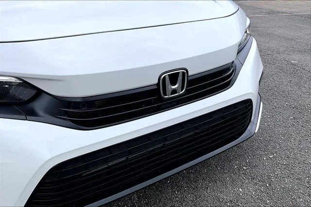 Certified Used 2024 Platinum White Pearl Honda Touring image 29