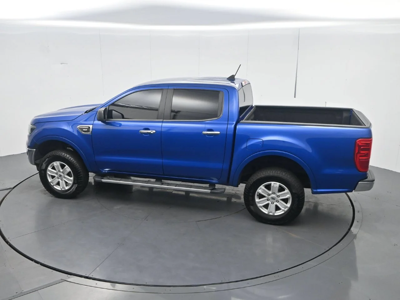 Used 2019 Lightning Blue Metallic Ford XLT image 44